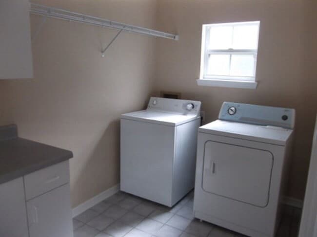 Building Photo - 162 Barrington Dr