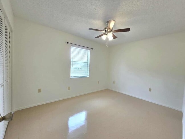 Building Photo - 3932 Spoonbill Ct