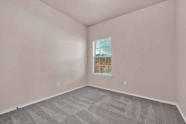 Building Photo - Beautifully Maintained Home in the Heart of Helotes