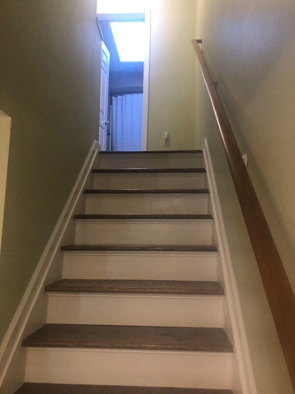 Building Photo - 470 Meadow Ln