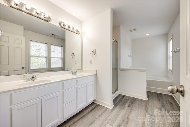 Building Photo - 4505 Hampstead Heath Dr