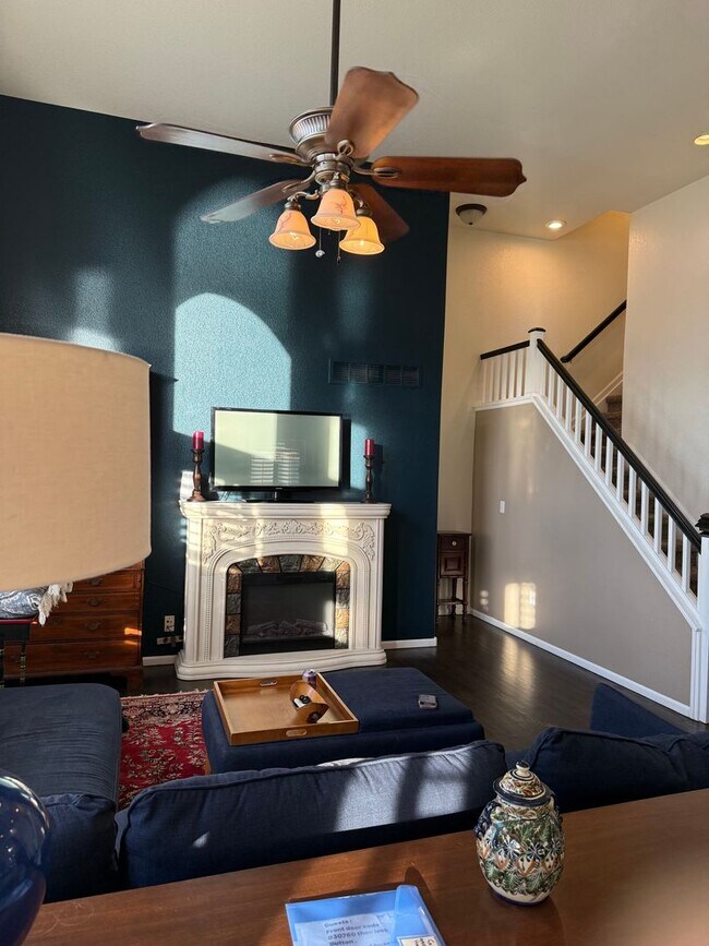 Building Photo - Move in Special- Beautiful Furnished 3 Bedroom/2.5 Bathroom Single Family Home with Flexible Leas...