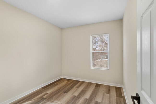 Building Photo - 515 George Ave