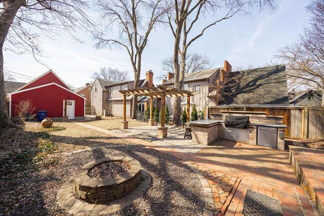 Building Photo - 357 Jackson St