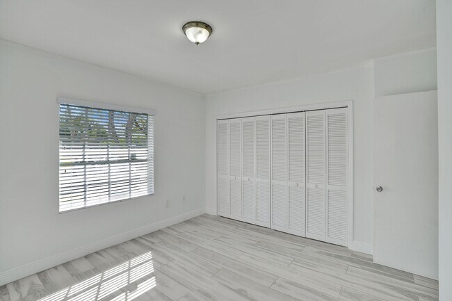 Building Photo - 5721 SW 11th St