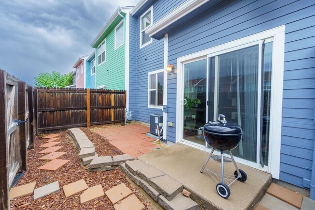 Building Photo - Obsidian View townhome for rent!