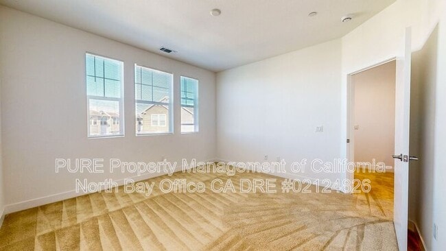 Building Photo - 221 Gambrel Cir