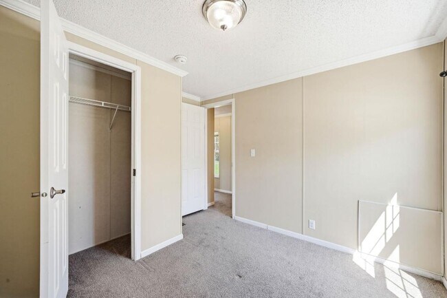 Building Photo - 267 Maddux Farm Dr