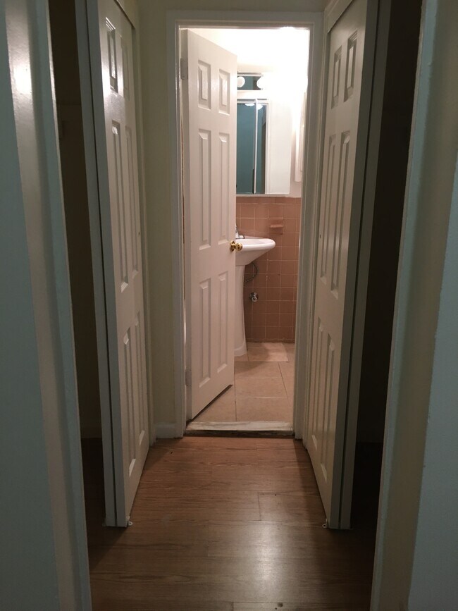 Building Photo - 8330 Vietor Ave