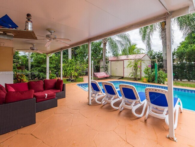 Building Photo - 5524 Garfield St