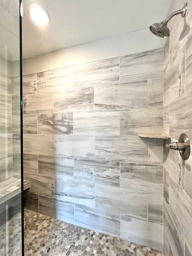 Building Photo - 710 Hollie Way