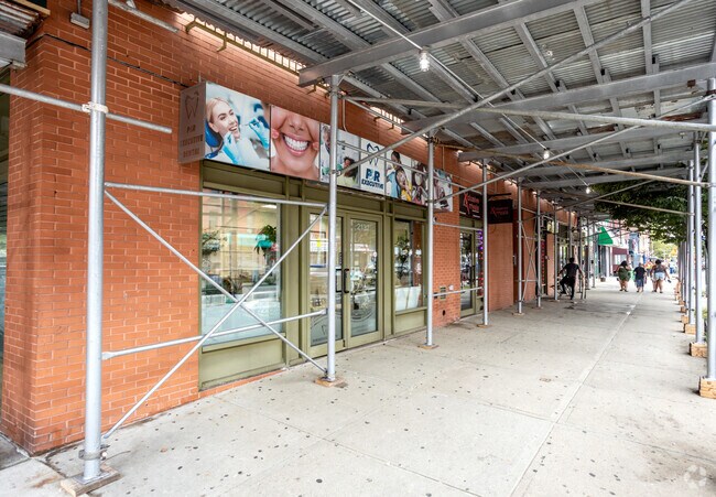 Building Photo - Crown Condominium