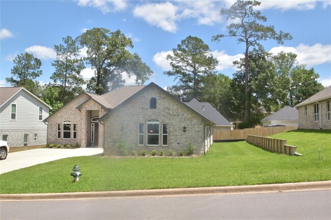 Building Photo - 1458 River Oaks Dr