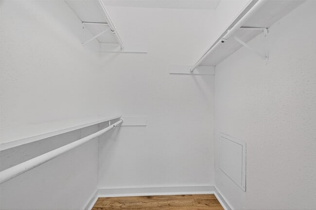 Building Photo - 10402 Gulfstream Ln