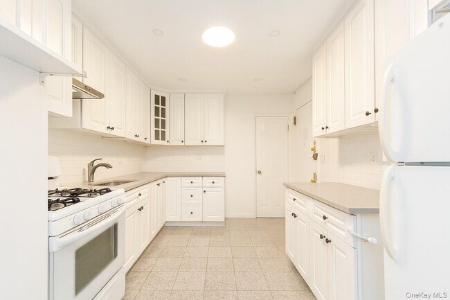 Building Photo - 147-37-137 38th Ave