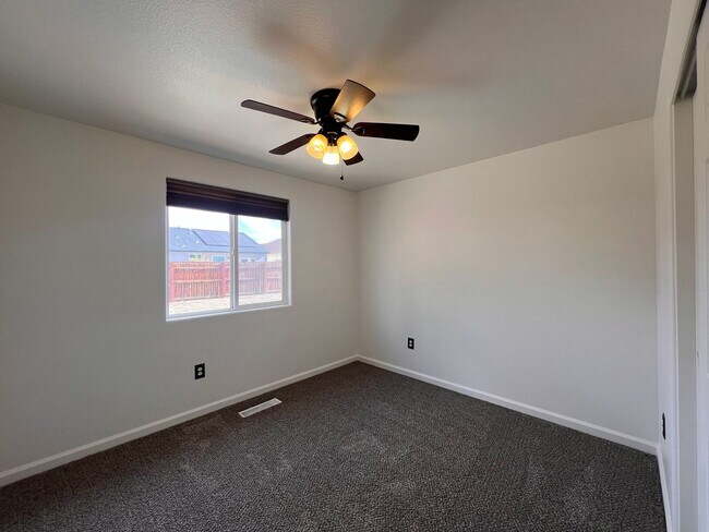Building Photo - 3-bedroom Fernley home