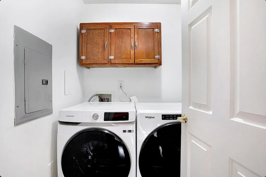 Building Photo - 233 Legends Creek Pl