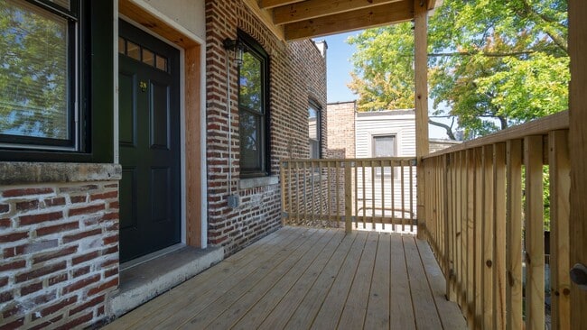 Building Photo - Stunning 3-Bedroom, 2-Bath Gem with In-Unit Washer/Dryer! Discover Uptown Living.