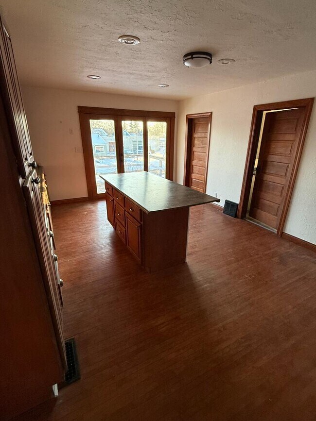 Building Photo - 1103 West Dr