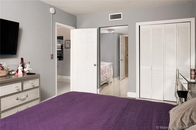 Building Photo - 7505 SW 82nd St