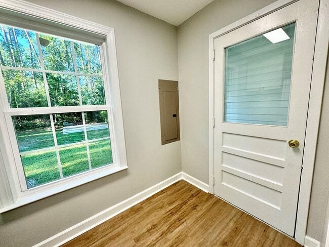 Building Photo - 413 Canna Dr