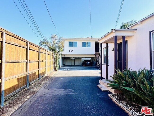 Building Photo - 604 Windsor Rd