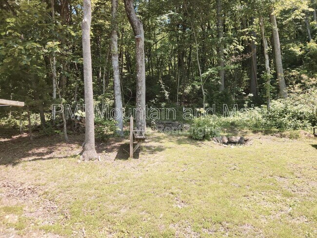 Building Photo - 488 Lake Hosea Dr