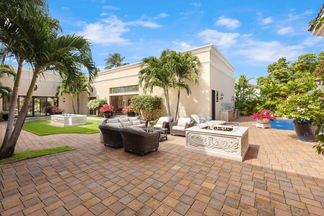 Building Photo - Luxury 5BR Grand Estate w/ Pool & Golf Sim...