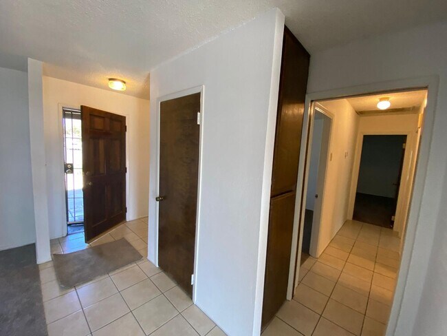 Building Photo - 5348 El Molino Ave