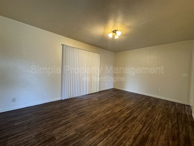 Building Photo - 1400 Brookdale Dr