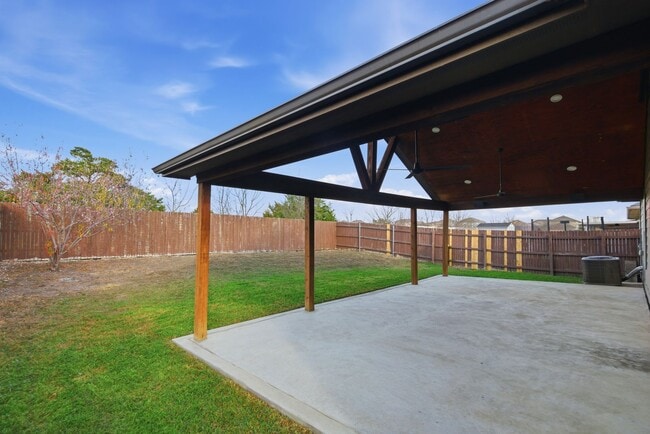 Building Photo - Four Bedroom Home in Manor