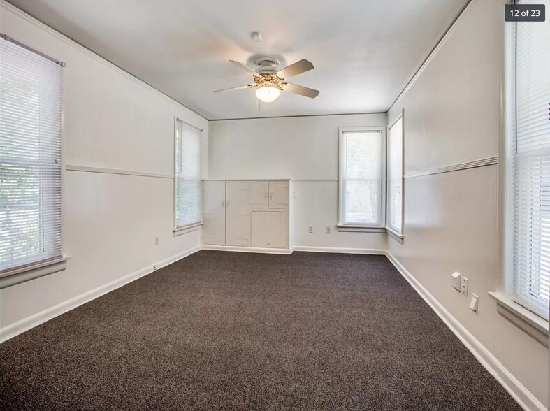 Building Photo - 4009 Acacia St