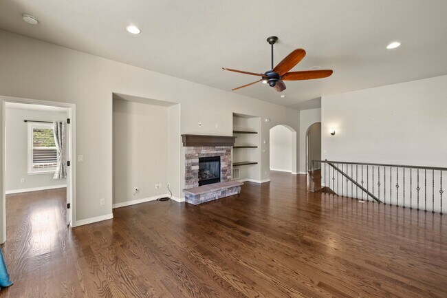 Building Photo - Immaculate & Stunning 4BD Ranch Style in C...