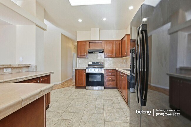 Building Photo - 2700 E Valley Pkwy