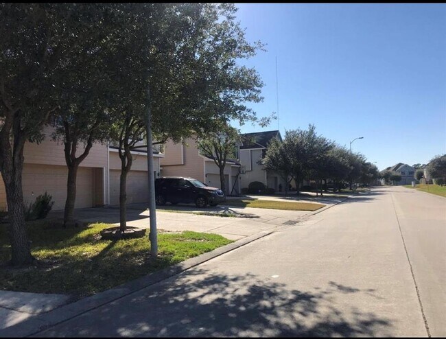 Building Photo - 2811 Hackamore Hollow Ln