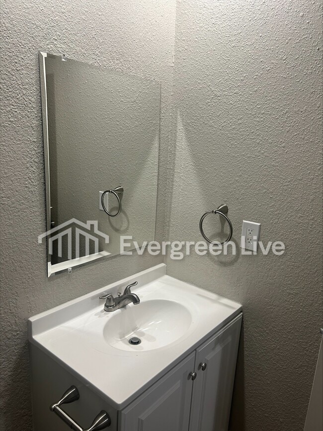 Building Photo - 9546 Sophora Dr