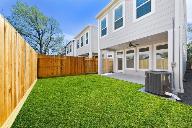 Building Photo - 1127 E 23rd St