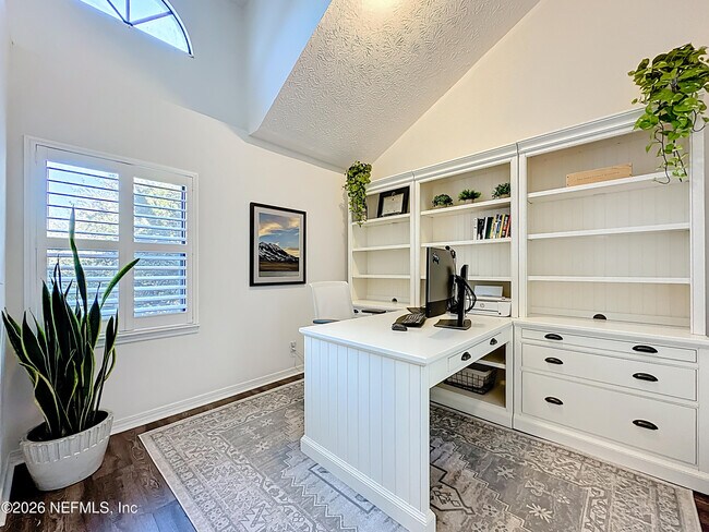 Building Photo - 2009 Seminole Rd