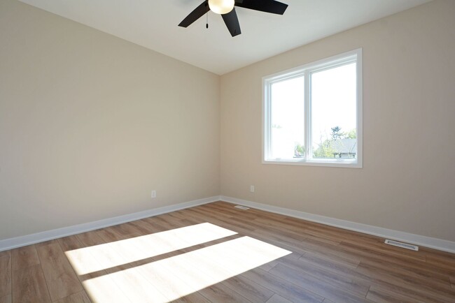 Building Photo - New Construction Townhouse Available Now in Roseville!