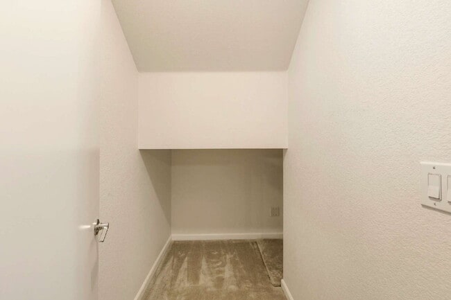 Building Photo - Bright and Airy 2 Bed 2.5 Bath Townhome in Cherry Creek Schools!