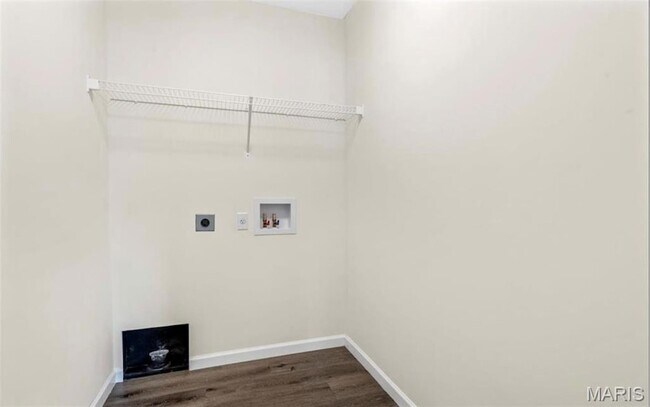 Building Photo - 4602 Siesta Dr