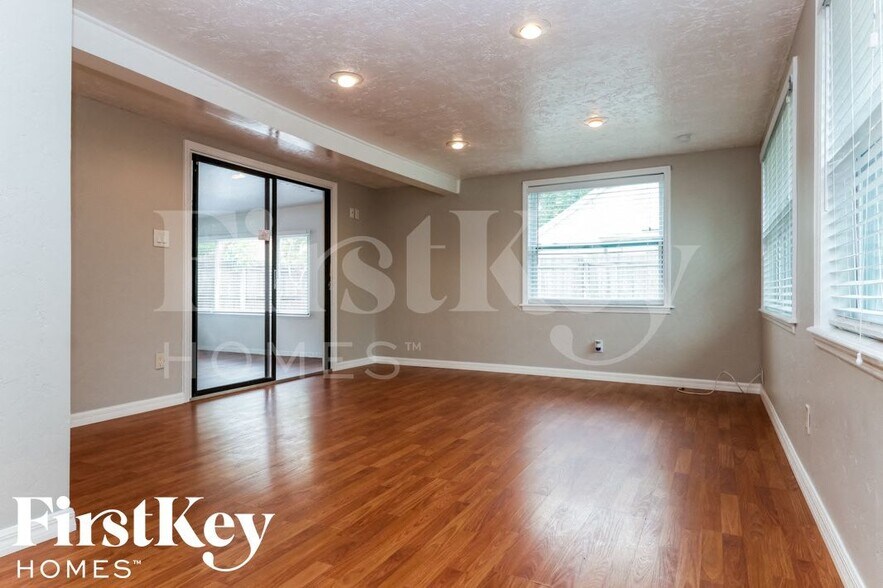 Building Photo - 3113 Union St N