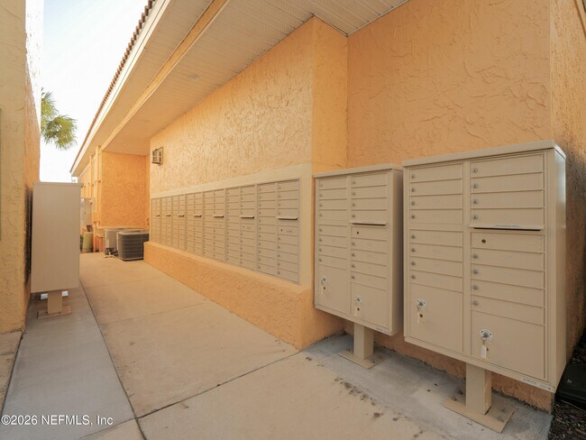 Building Photo - 204 Laguna Villa Blvd