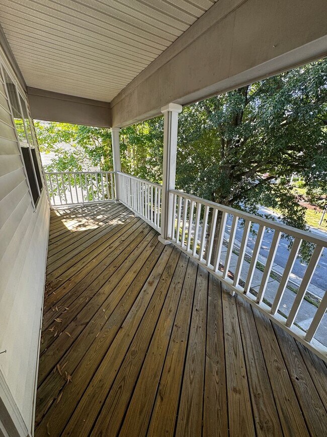 Building Photo - BEAUTIFUL OPEN FLOOR PLAN