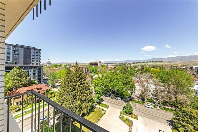 Building Photo - Stylish Imperial Plaza Condo in Prime Downtown Location
