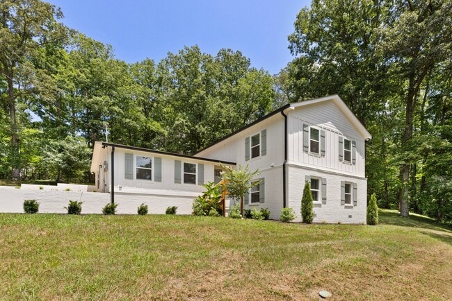 Building Photo - Four Bedroom Four Bath Home