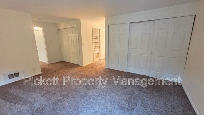 Building Photo - 565 NW Carolyn Ln