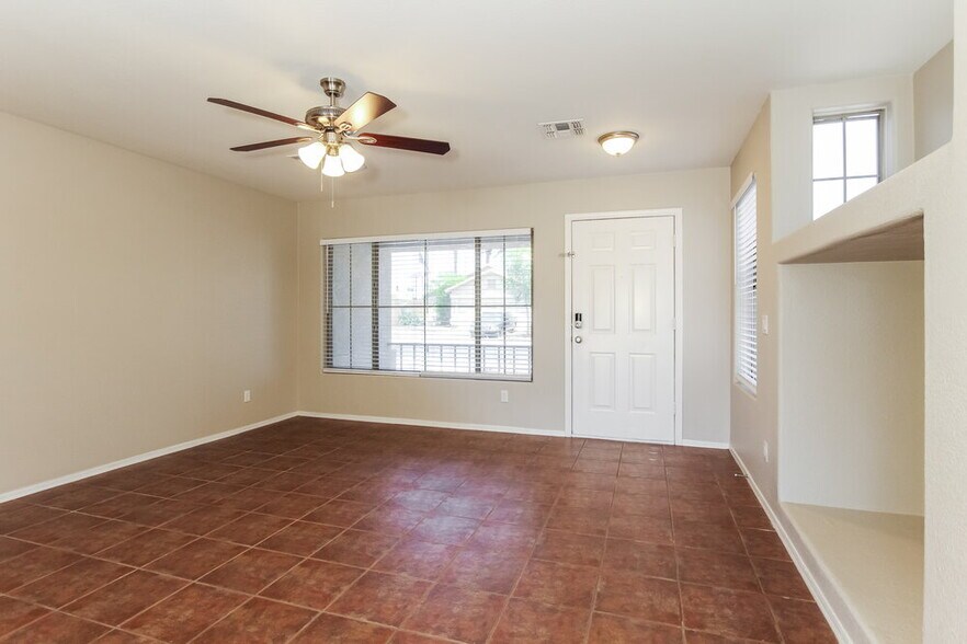 Building Photo - 12811 W Sharon Dr