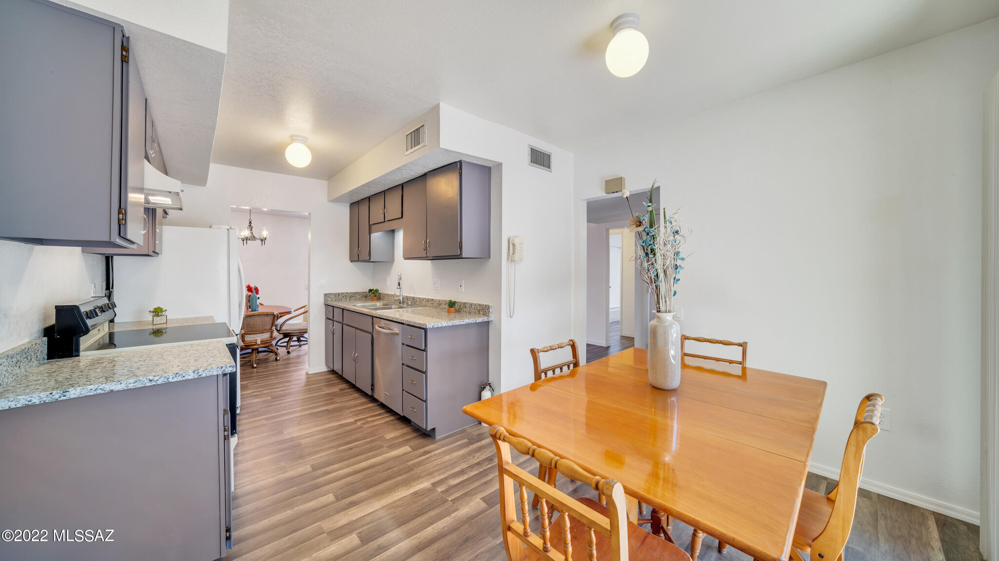 kitchen with eating area - 394 N Calle del Chancero