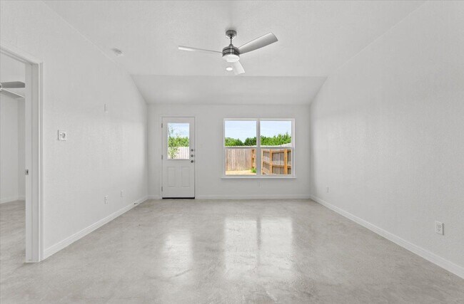 Building Photo - 911 Sevenleaf Ln